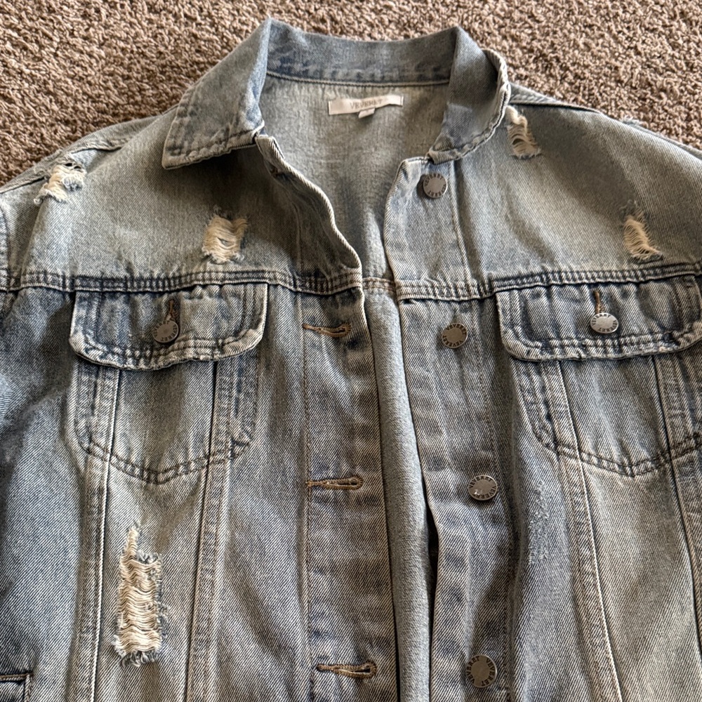 Veveret Distressed oversized Denim Jacket - Picture 4 of 4